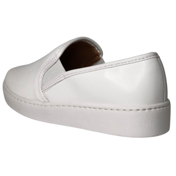 Zapatos-Slip-on-para-dama-marca-Vizzano-color-blanco