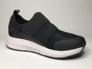 tenis-negro-con-blanco-elastico-vista-lateral-izquierda