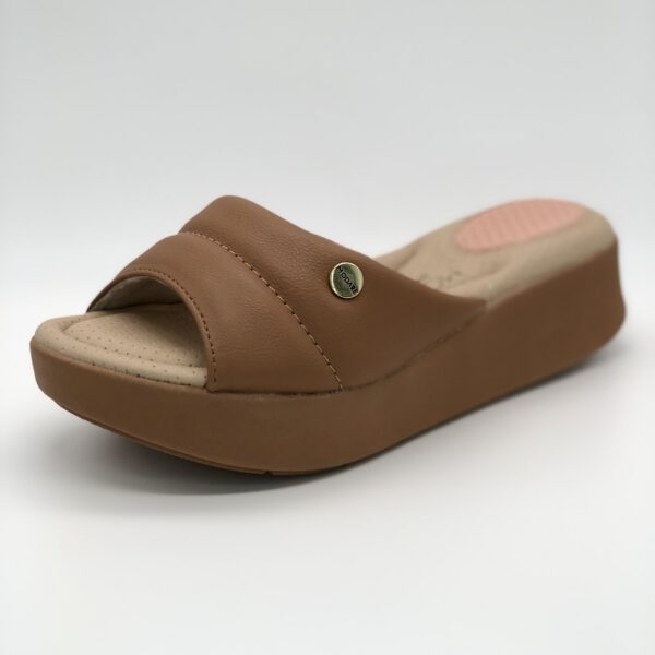 sandalias-modare-con-plataforma-color-camel-frente