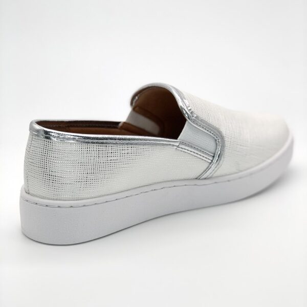 slip-on-vizzano-metalizado-color-plata-lateral-izquierdo