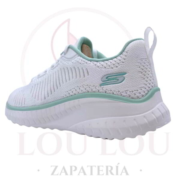 Tenis Skechers Squad Chaos color blanco vista posterior