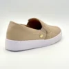 slip-on-vizzano-beige-con-detalle-cosido-vista-posterior